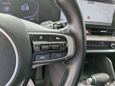 Certified 2025 Kia Sportage EX FWD image 30