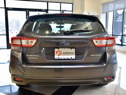 Used 2018 Subaru Impreza 2.0i Premium image 5