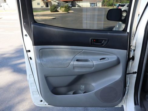 Used 2010 Toyota Tacoma 4x4 Double Cab image 24