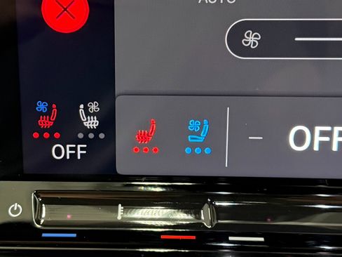 Used 2025 Volkswagen Atlas Cross Sport SEL R-Line image 28