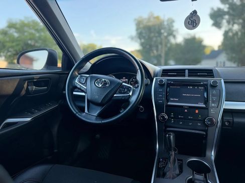 Used 2017 Toyota Camry SE w/ Moonroof Package FWD image 15