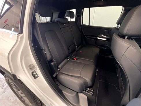 Used 2025 Mercedes-Benz GLB 250 4MATIC image 18
