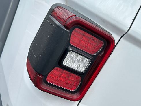 Used 2020 Jeep Gladiator Rubicon w/ Dual Top Group AWD/4WD image 23