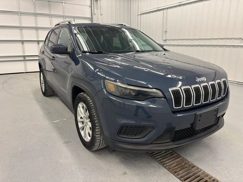 Used 2021 Jeep Cherokee Latitude FWD image 16