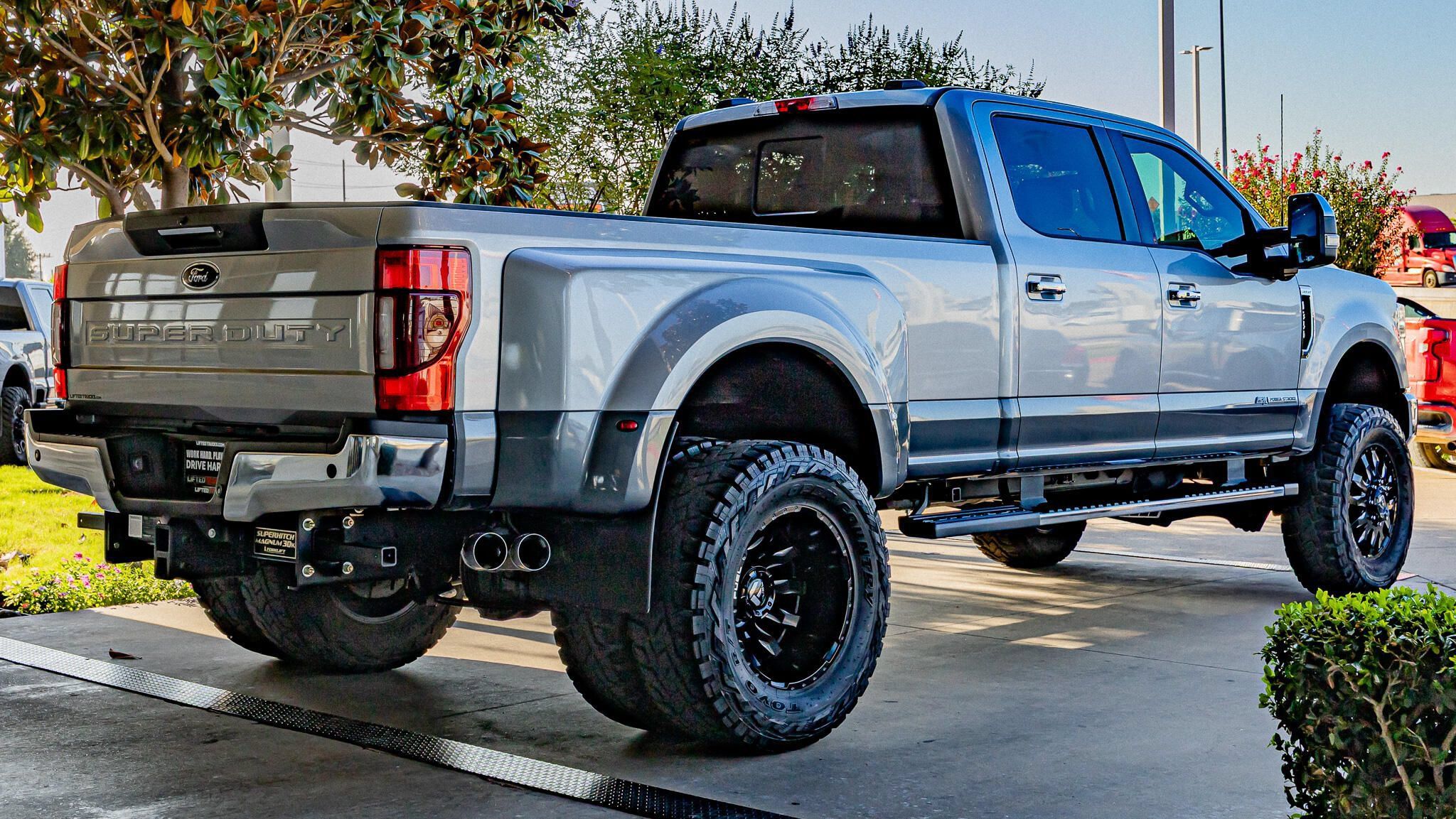 Used 2022 Ford F350 Lariat w/ Lariat Ultimate Package AWD/4WD image 9