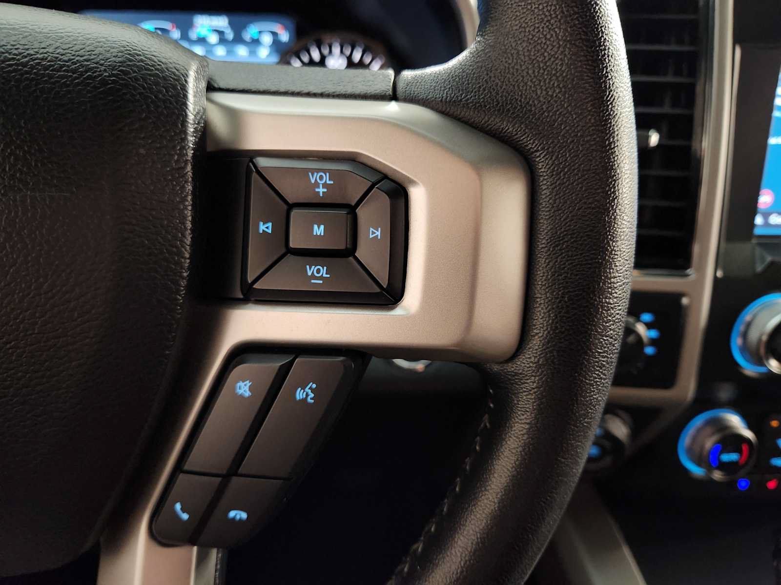 Used 2019 Ford F150 Lariat w/ Equipment Group 502A Luxury AWD/4WD image 28