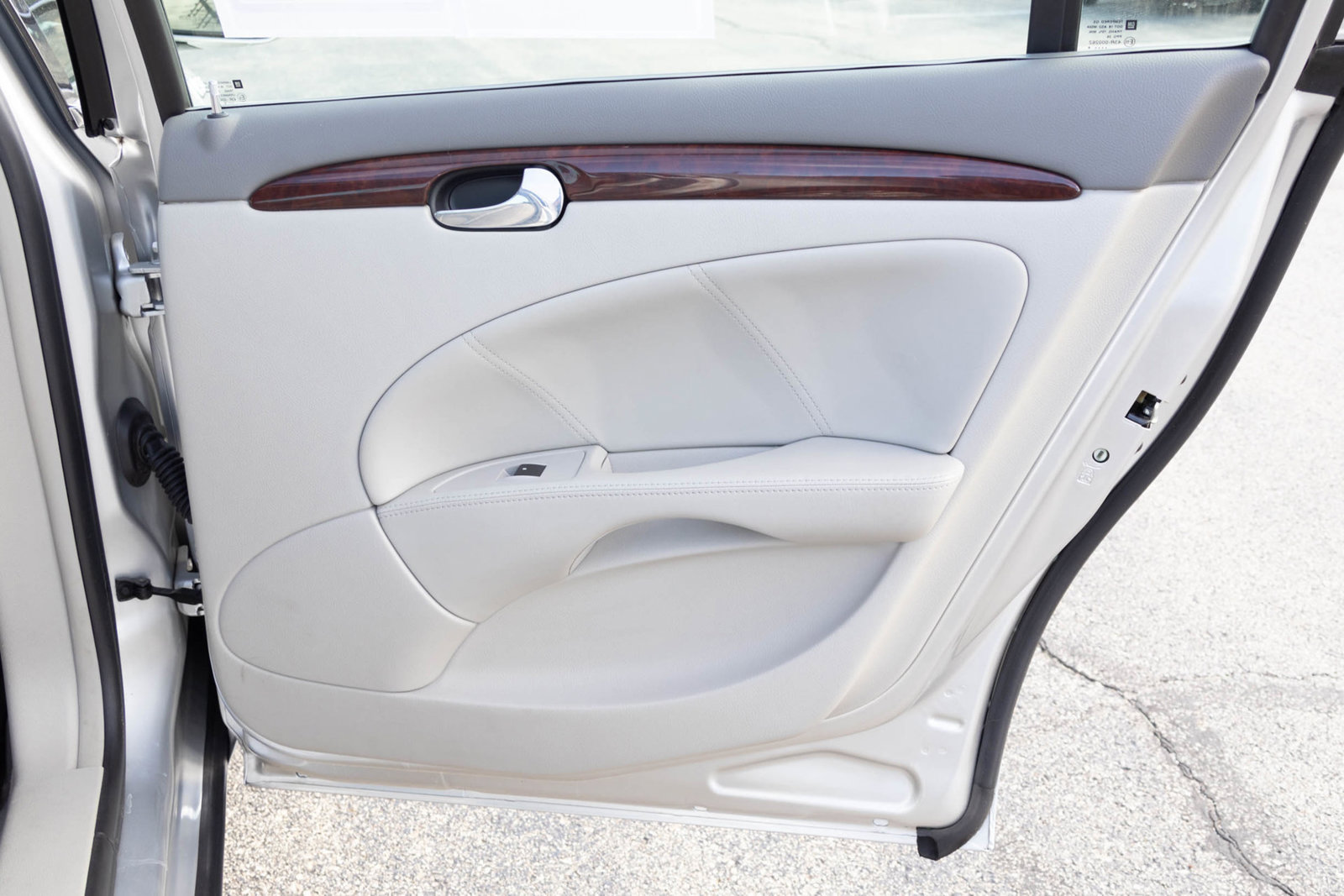 Used 2009 Buick Lucerne CX FWD image 35