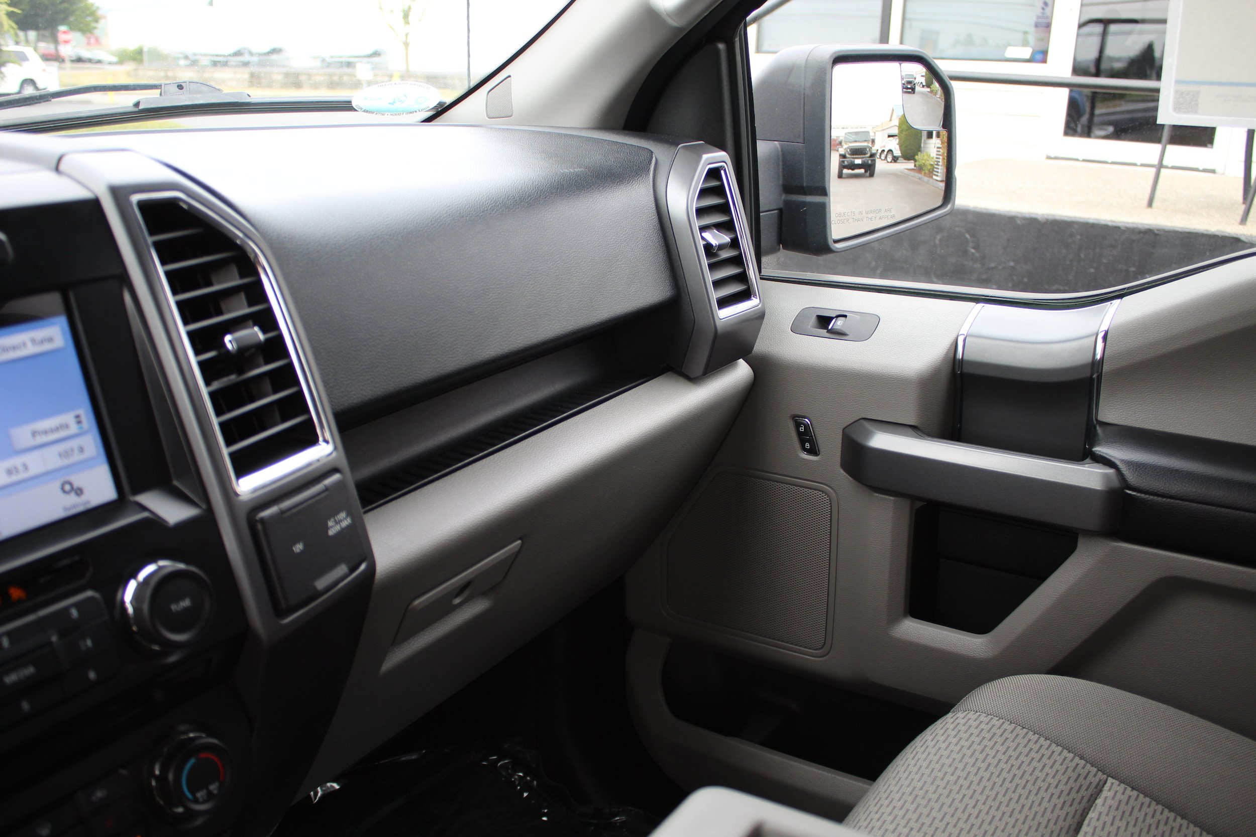 Used 2016 Ford F150 XLT w/ Equipment Group 302A Luxury AWD/4WD image 39