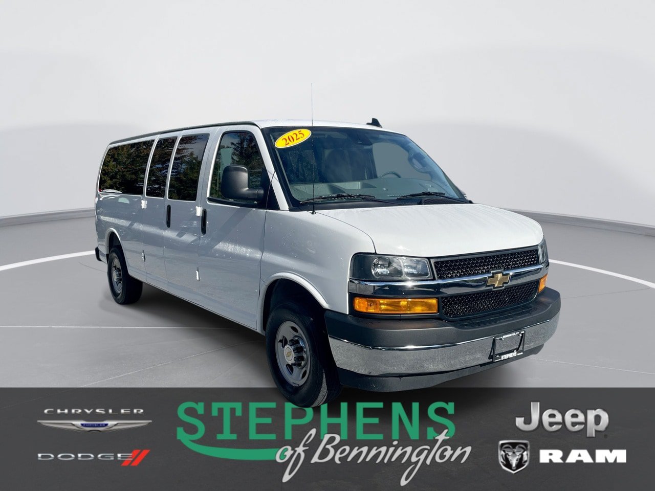 Used 2025 Chevrolet Express 3500 LT w/ LT Preferred Equipment Group RWD image 1