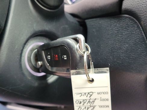 Used 2020 Toyota RAV4 LE image 28