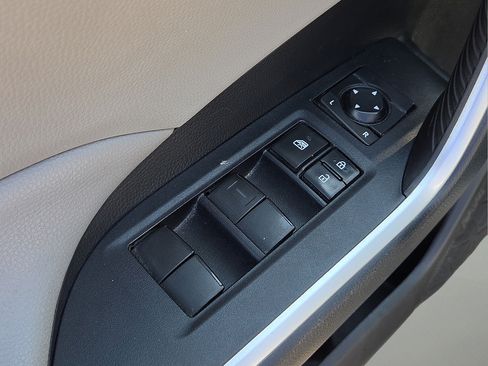 Used 2021 Toyota RAV4 XLE AWD/4WD image 18
