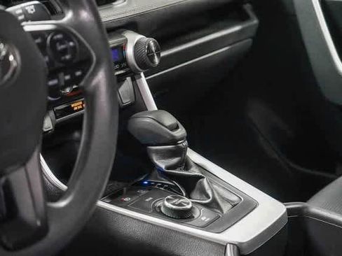 Certified 2022 Toyota RAV4 LE image 25