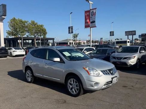 Used 2013 Nissan Rogue SL AWD/4WD image 2