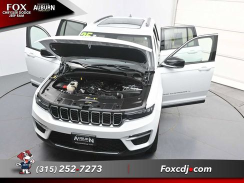 Used 2025 Jeep Grand Cherokee Limited AWD/4WD image 36