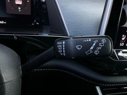 Used 2025 Volkswagen Atlas Cross Sport SE image 38