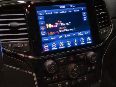 Used 2020 Jeep Grand Cherokee Limited w/ Luxury Group II image 28