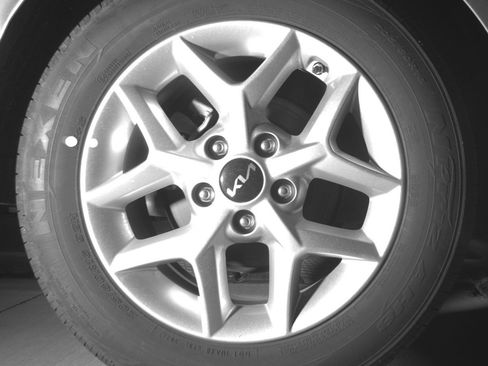 Used 2025 Kia Soul LX w/ LX Technology Package image 15