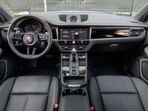 Certified 2026 Porsche Macan AWD/4WD image 12