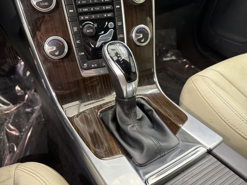 Used 2017 Volvo V60 T5 Premier w/ Convenience Package image 28