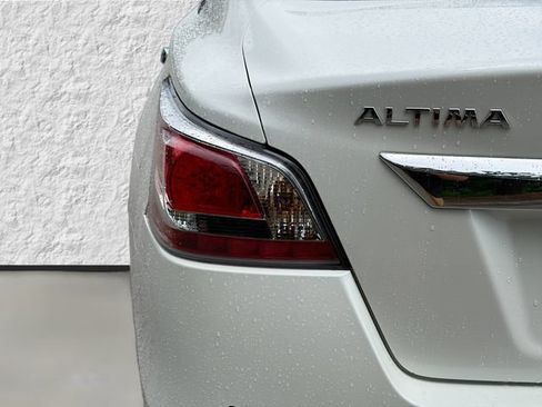 Used 2015 Nissan Altima 3.5 SL FWD image 10
