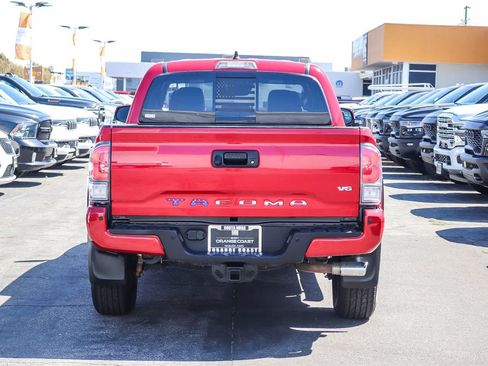 Used 2022 Toyota Tacoma TRD Off-Road w/ TRD Premium Off Road Package AWD/4WD image 5