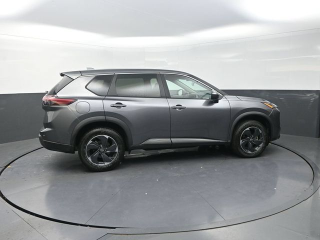 Used 2024 Nissan Rogue SV FWD image 9
