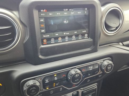 Used 2018 Jeep Wrangler Unlimited Sahara w/ Cold Weather Group image 27