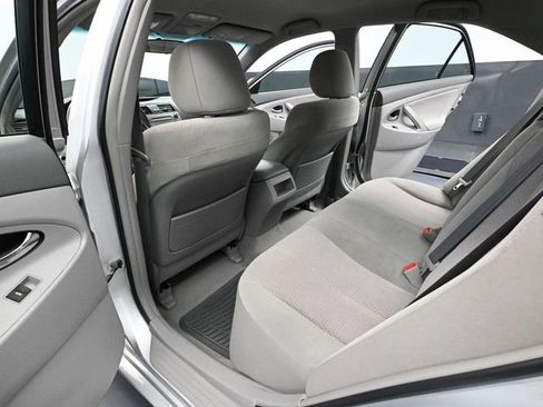 Used 2011 Toyota Camry LE image 31