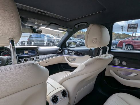 Used 2017 Mercedes-Benz E 300 4MATIC image 23