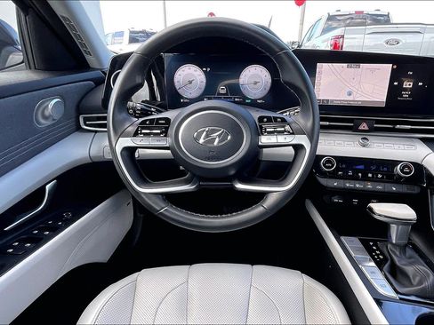 Used 2023 Hyundai Elantra Limited FWD image 5