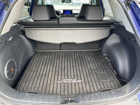 Used 2023 Toyota Corolla Cross XLE image 24