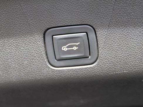 Used 2024 Chevrolet Tahoe High Country AWD/4WD image 11