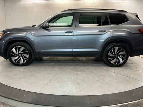 Used 2025 Volkswagen Atlas SE FWD image 2