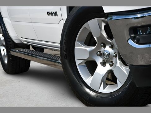 Used 2019 RAM 1500 Big Horn RWD image 11