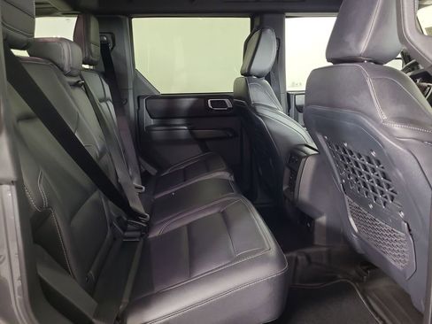 Used 2025 Ford Bronco Badlands image 21