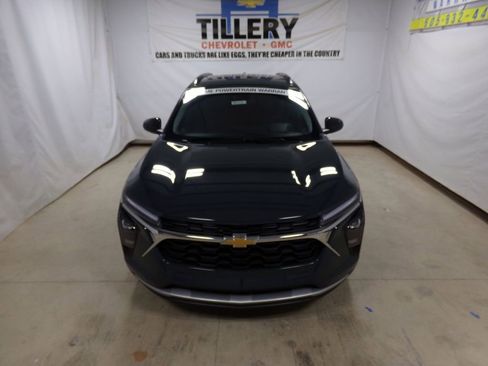 New 2025 Chevrolet Trax LT w/ Driver Confidence Package image 2