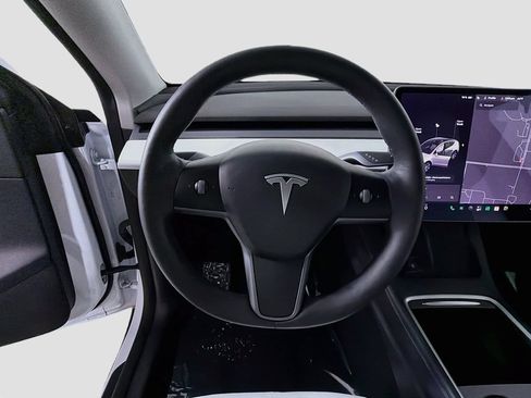 Used 2021 Tesla Model Y Long Range AWD/4WD image 11