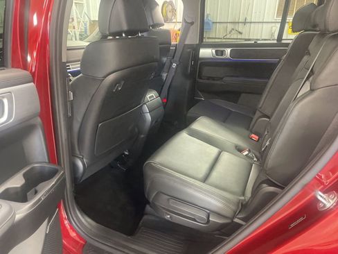 Used 2024 Hyundai Santa Fe Limited AWD/4WD image 7