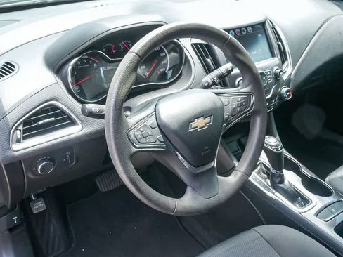 Used 2018 Chevrolet Cruze LT w/ Sun And Sound Package FWD image 18