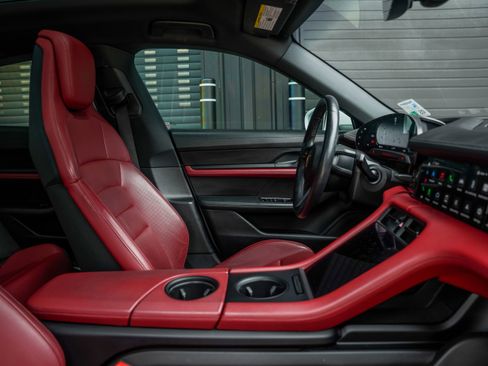 Used 2021 Porsche Taycan 4S image 33