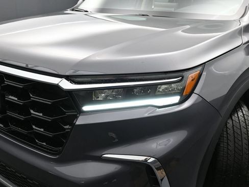 Certified 2025 Honda Pilot Touring image 44
