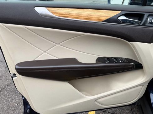 Used 2016 Lincoln MKC Select w/ Lincoln MKC Climate Package image 10