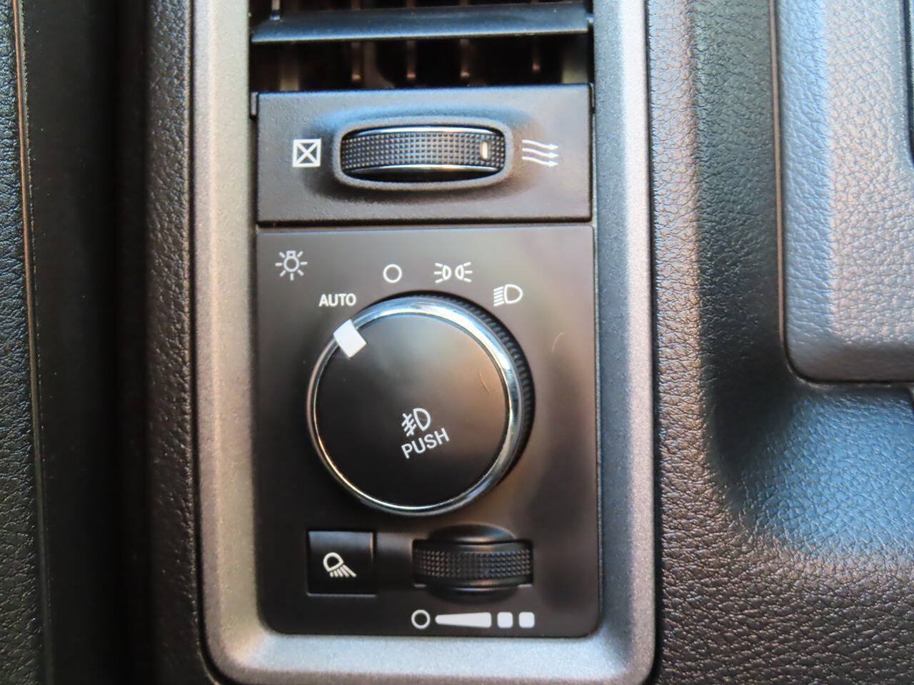 Used 2018 RAM 1500 Express w/ Express Value Package AWD/4WD image 21