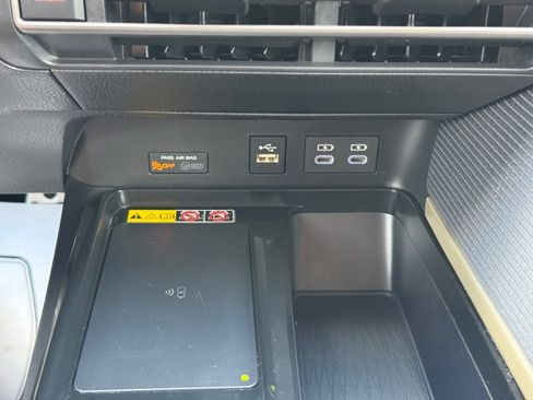 Used 2025 Toyota Camry SE FWD image 16