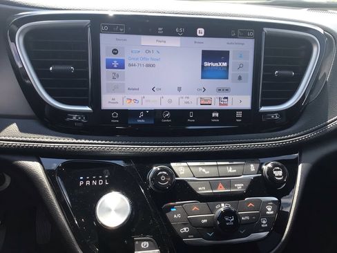 New 2027 Chrysler Pacifica Select AWD/4WD image 14