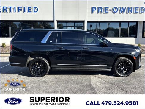 Used 2022 Cadillac Escalade ESV Luxury w/ LPO, Illumination Package image 2