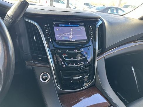 Used 2019 Cadillac Escalade ESV Luxury image 26