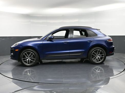 Certified 2025 Porsche Macan image 2