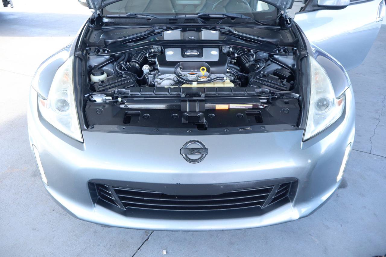 Used 2016 Nissan 370Z Coupe RWD image 40