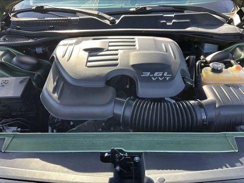 Used 2018 Dodge Challenger SXT image 8